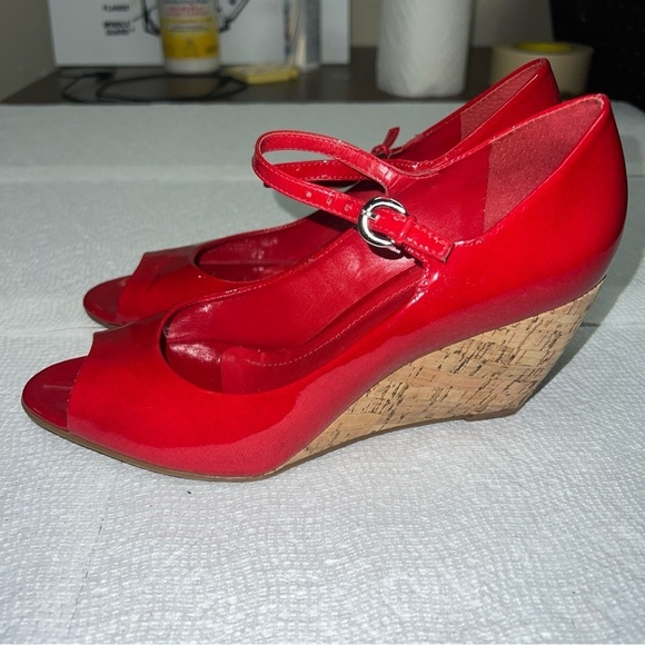Franco Sarto Womens 8 1/2M Pumps Red Patent Leather Cork Wedge Peep Toe - Picture 4 of 11